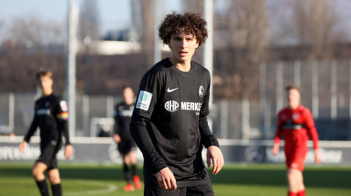 Gabriel Pellegrino in action for Freiburg