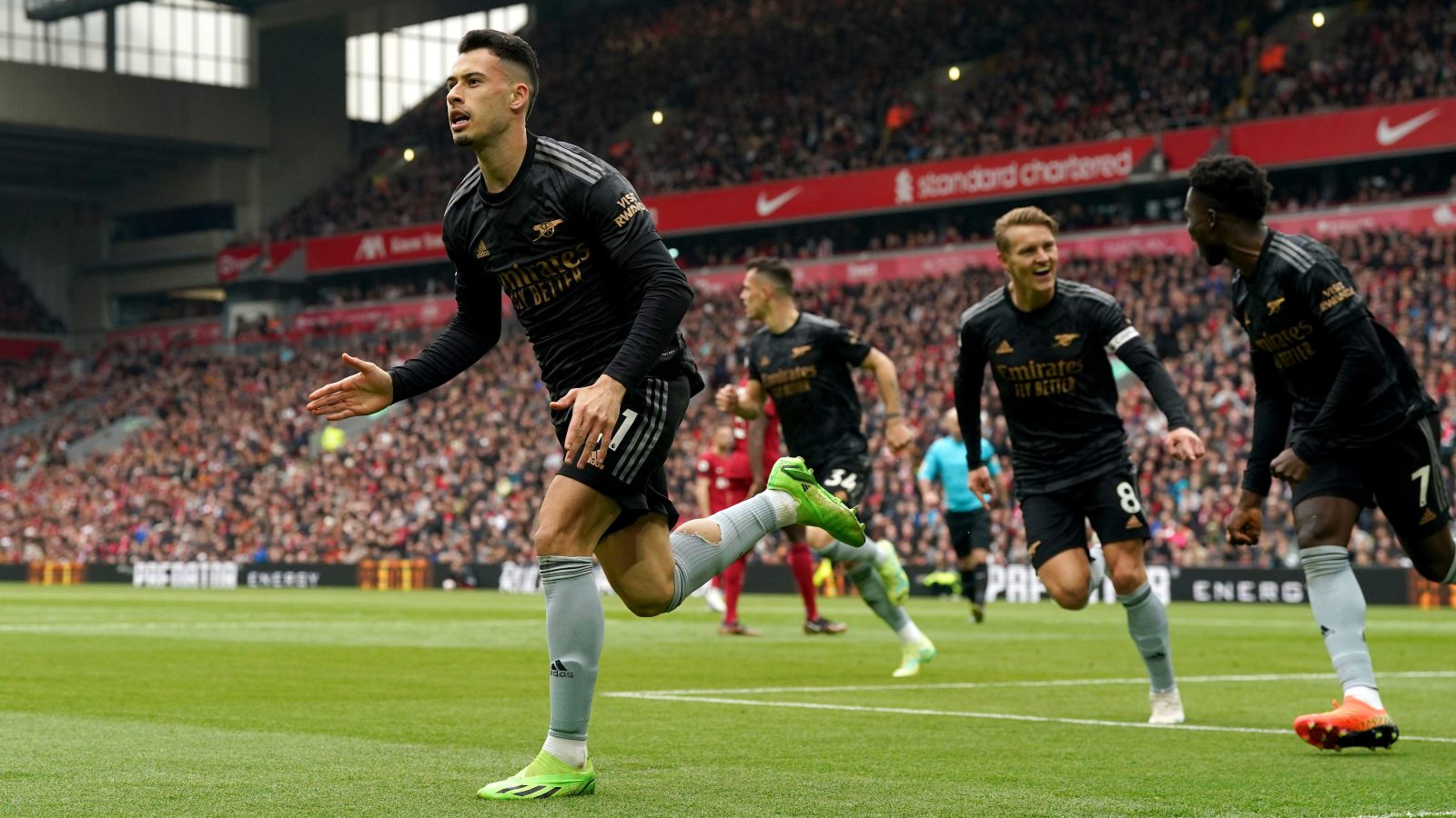 Gabriel Martinelli celebrates his goal